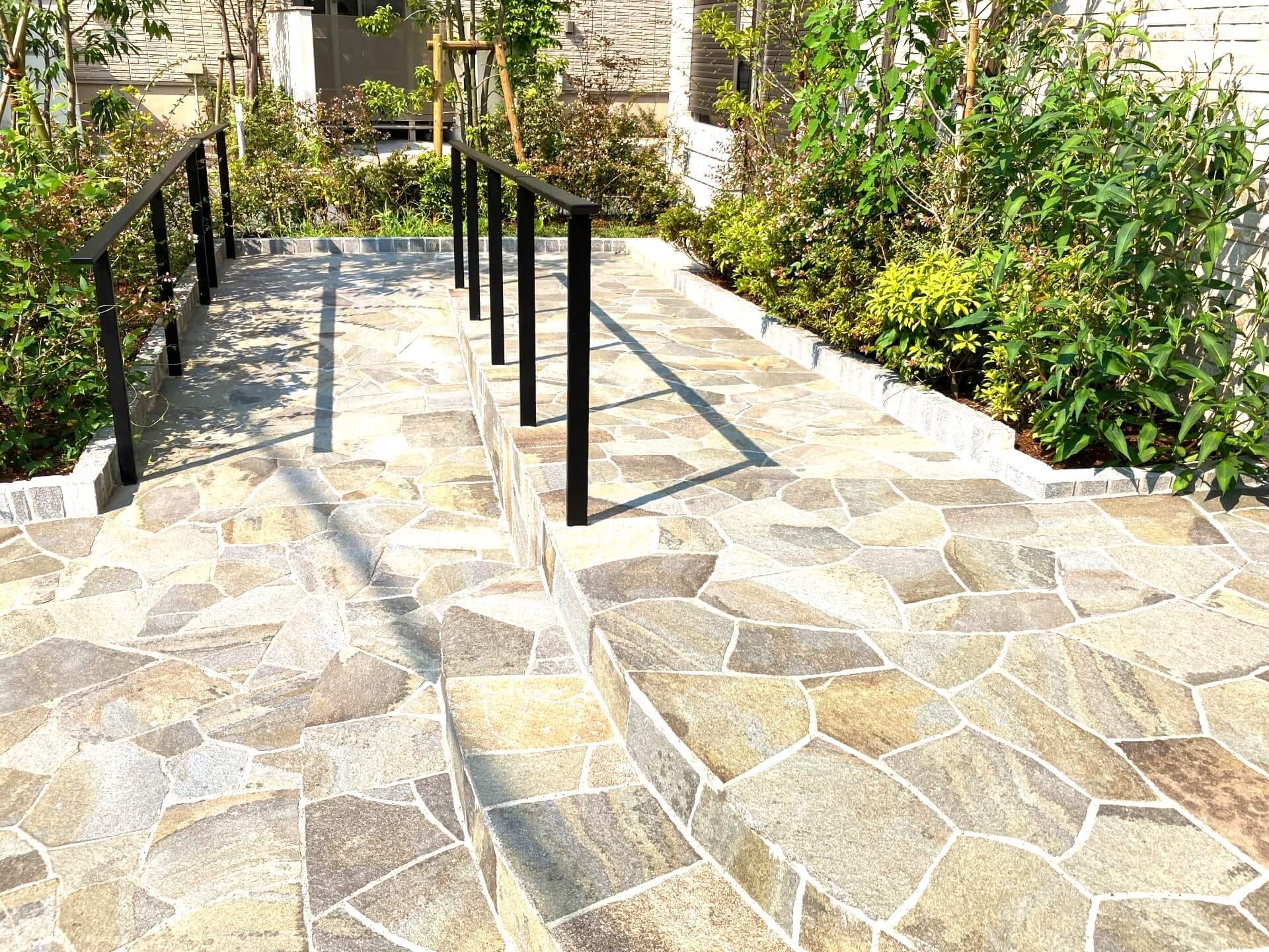 タイル状のおしゃれな外構